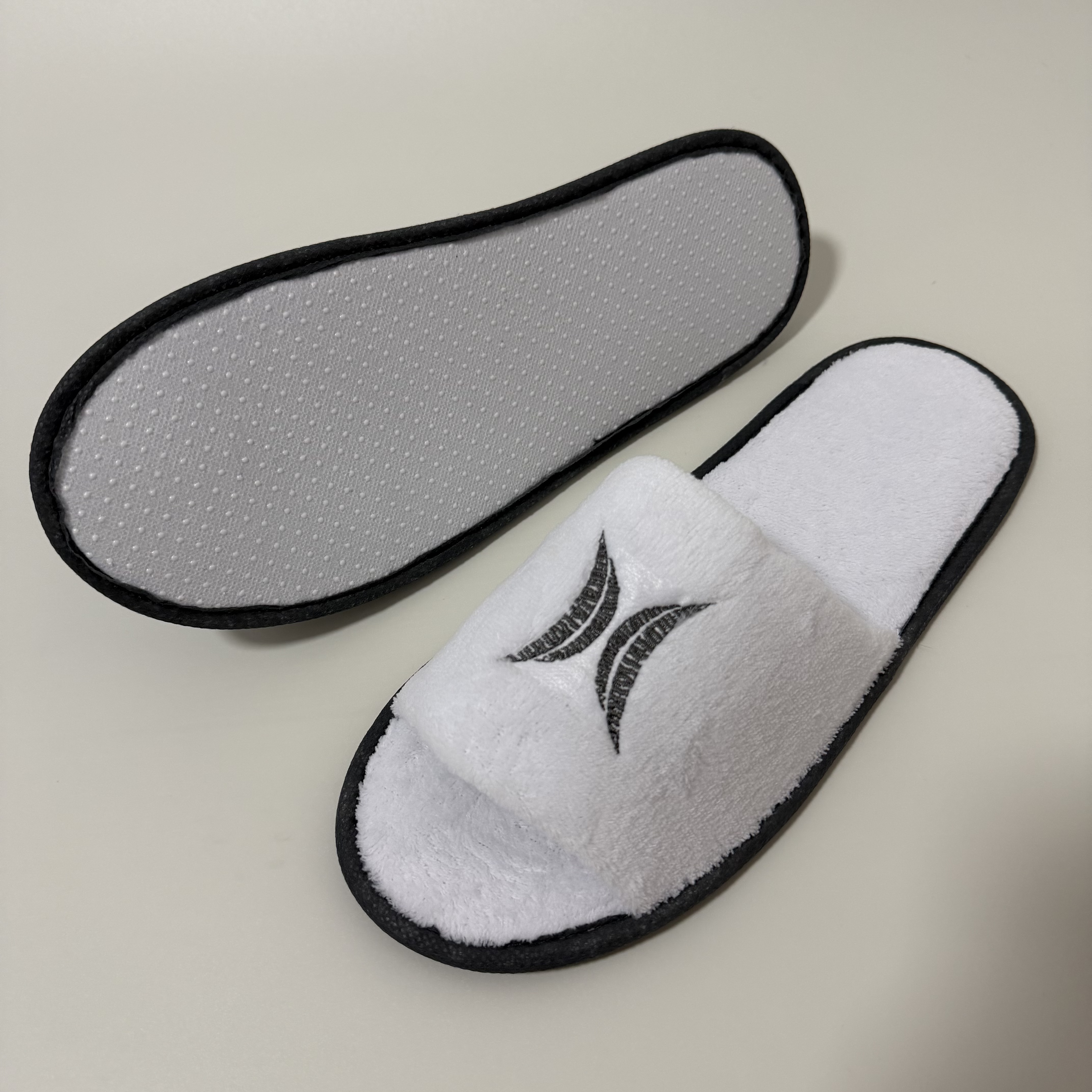 Custom White Open Toe Coral Fleece Hotel Slippers with Embroidered Logo Manufacturer