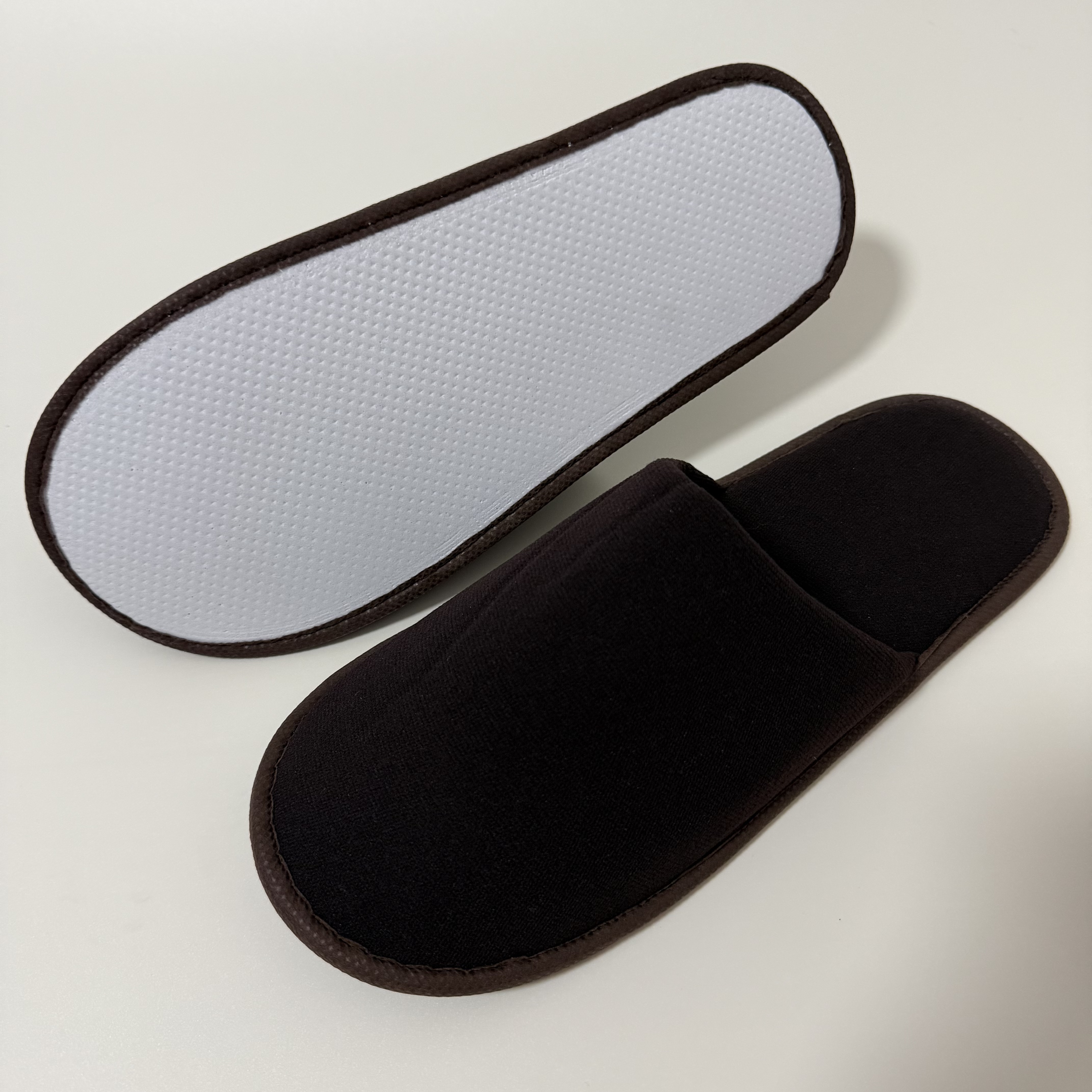 Custom Black Plain Zhenmei Cloth Closed Toe Hotel Slippers Manufacturer