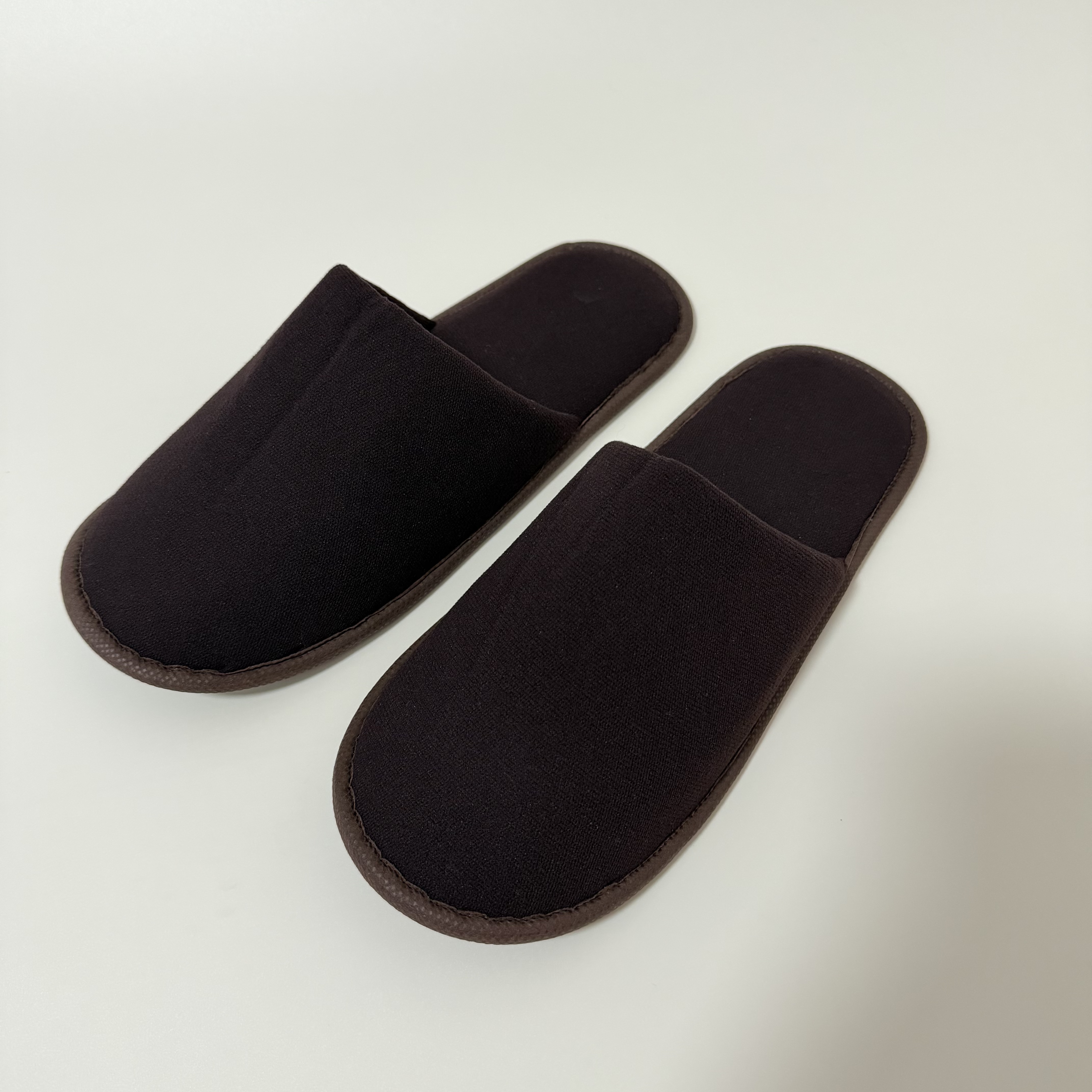 Custom Black Plain Zhenmei Cloth Closed Toe Hotel Slippers Manufacturer