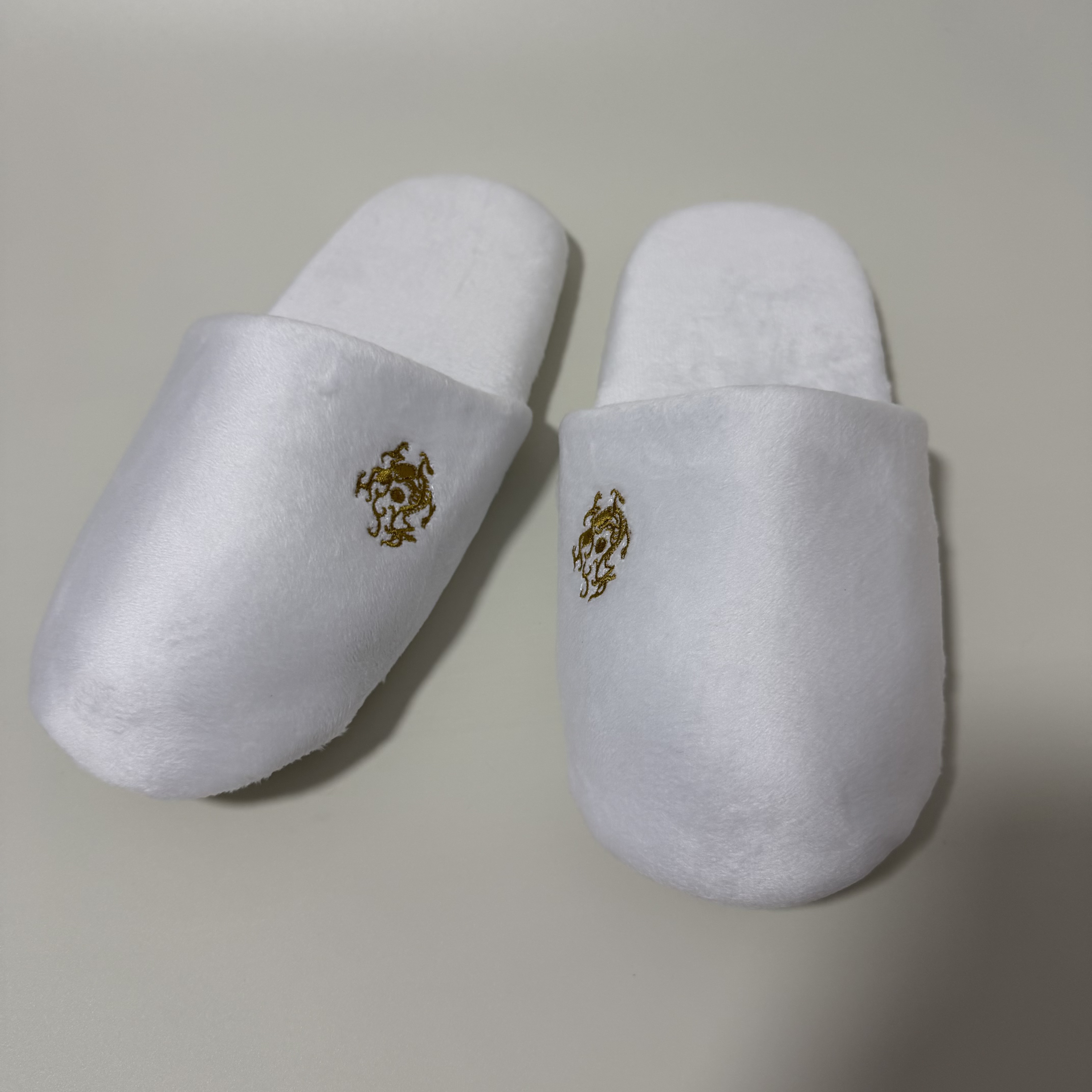 Custom White Coral Fleece Closed Toe Foam Hotel Slippers Manufacturer